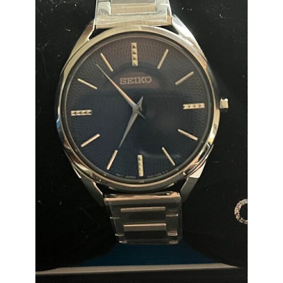 Seiko Silver Ladies Quartz Watch NWOT - Picture 1 of 7